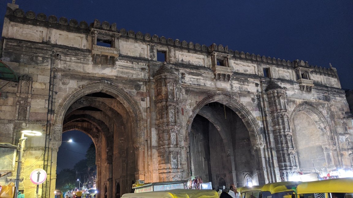 Teen Darwaza